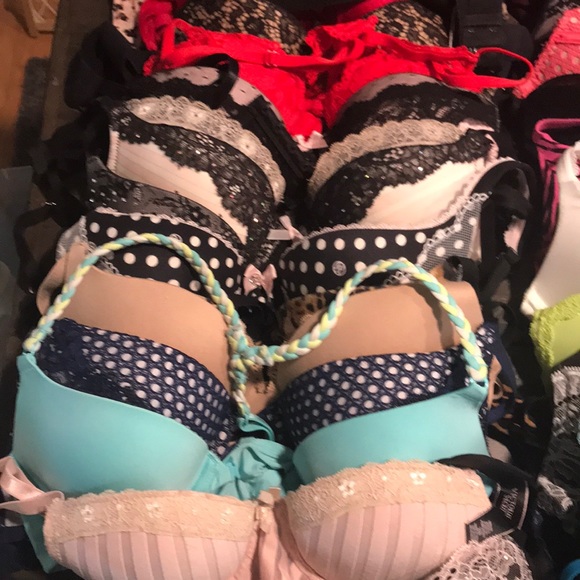 HUGE bundle of AHHHMAZING Bras 32B Vs - Picture 2 of 5